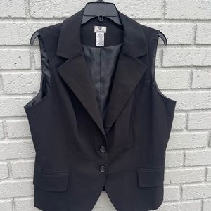 Black surest with two buttons